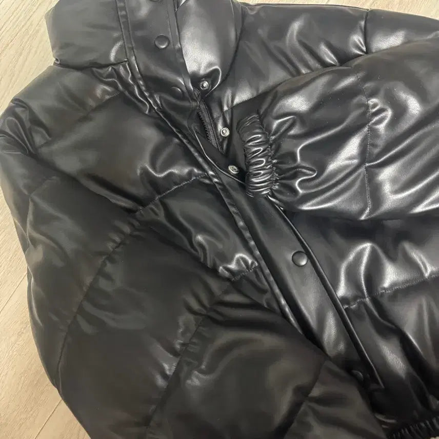 [BUNJANG] Black Faux Leather Short Padded Jacket / 검정색 숏패딩 프리