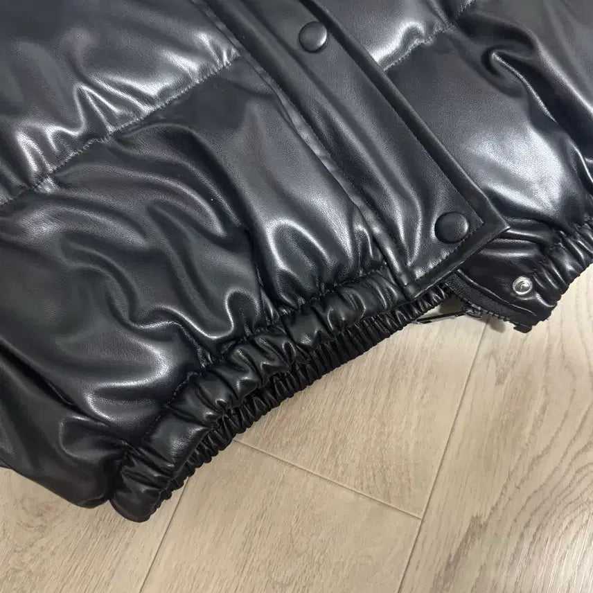 [BUNJANG] Black Faux Leather Short Padded Jacket / 검정색 숏패딩 프리