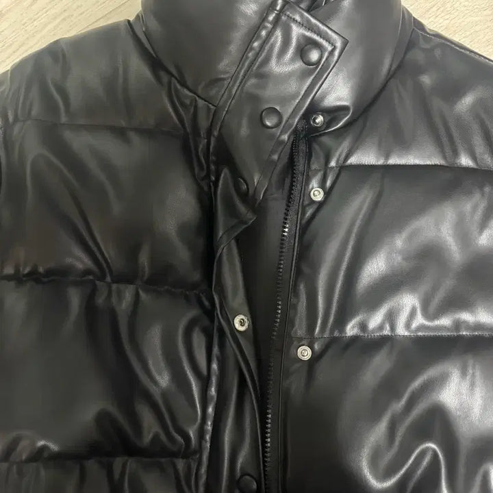 [BUNJANG] Black Faux Leather Short Padded Jacket / 검정색 숏패딩 프리