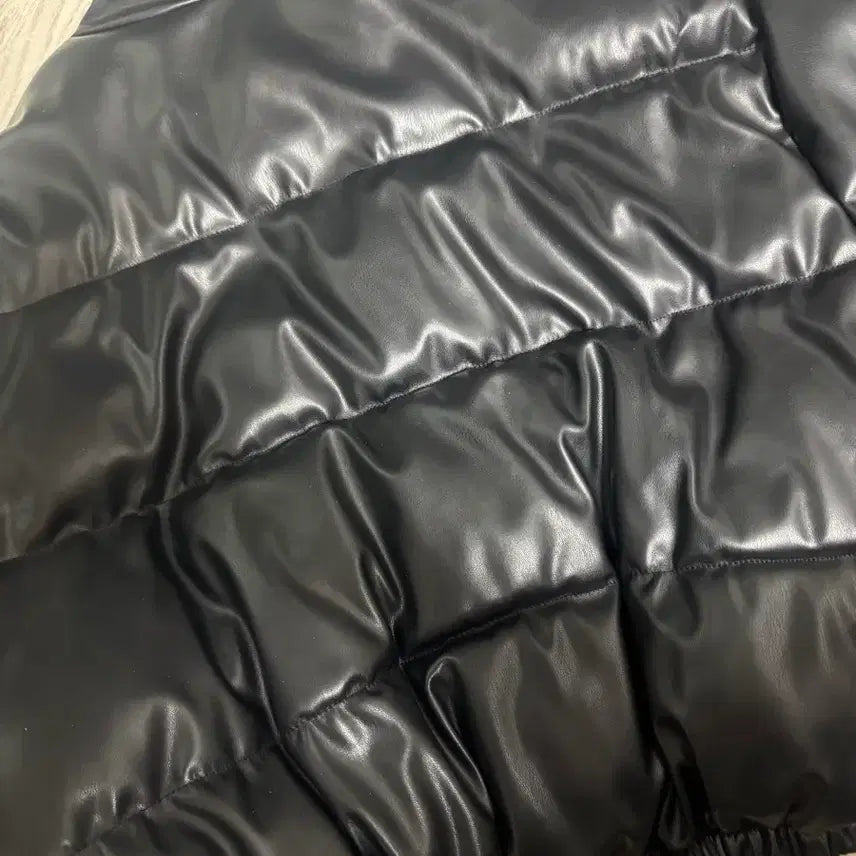 [BUNJANG] Black Faux Leather Short Padded Jacket / 검정색 숏패딩 프리