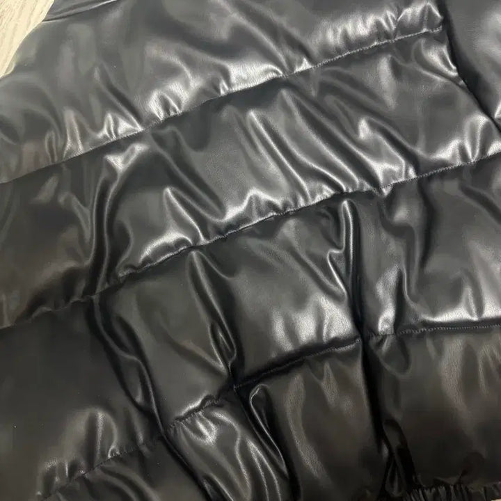 [BUNJANG] Black Faux Leather Short Padded Jacket / 검정색 숏패딩 프리