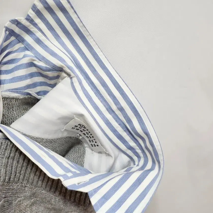 [BUNJANG] Maison Margiela Layered Damage Knit Vest &amp; Striped Shirt / (정품)마르지엘라 데미지 니트 조끼 + 스트라이프 셔츠