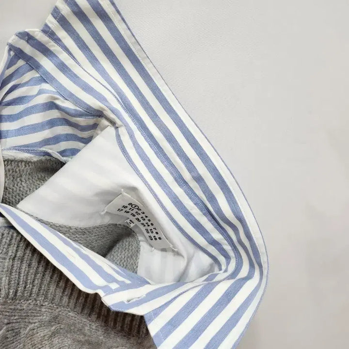 [BUNJANG] Maison Margiela Layered Damage Knit Vest &amp; Striped Shirt / (정품)마르지엘라 데미지 니트 조끼 + 스트라이프 셔츠