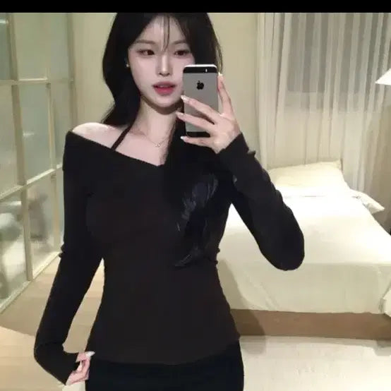 [BUNJANG] Amour Ribbed Halter Wrap V-neck Off-Shoulder Knit Cardigan / 에이블리 아무르 홀터 랩 브이넥 골지 오프숄더 니트 가디건