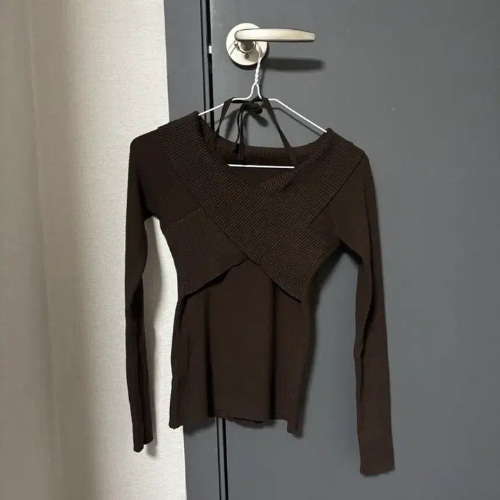 [BUNJANG] Amour Ribbed Halter Wrap V-neck Off-Shoulder Knit Cardigan / 에이블리 아무르 홀터 랩 브이넥 골지 오프숄더 니트 가디건