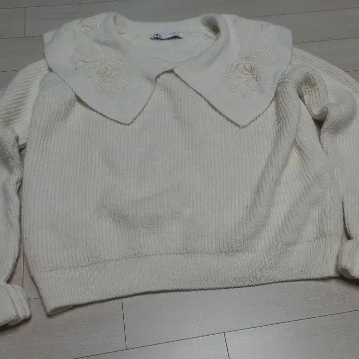 [BUNJANG] Zara Ivory Embroidered Collar Knit S / 자라 아이보리 자수 카라 니트 S55~66
