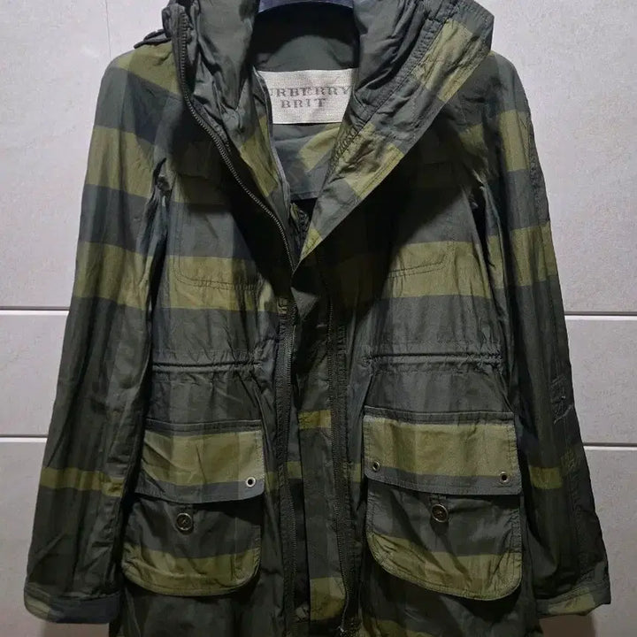 [SOLD OUT] 정품!버버리 여성 바람막이 55전.후