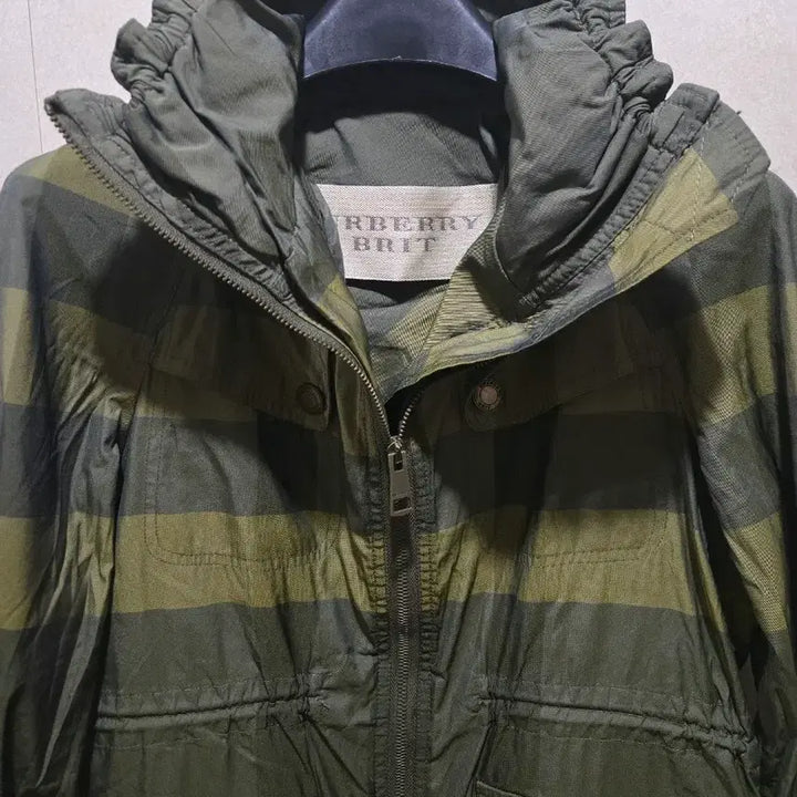 [SOLD OUT] 정품!버버리 여성 바람막이 55전.후
