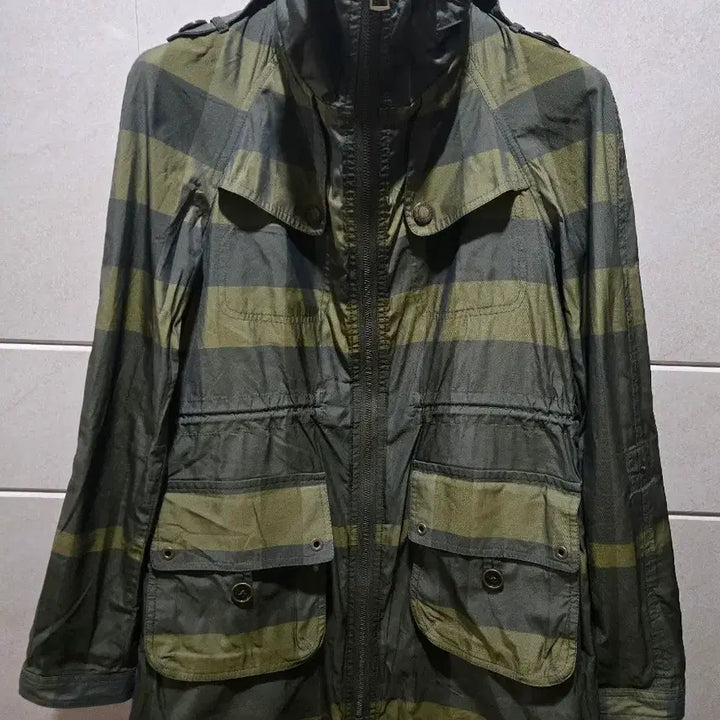 [SOLD OUT] 정품!버버리 여성 바람막이 55전.후