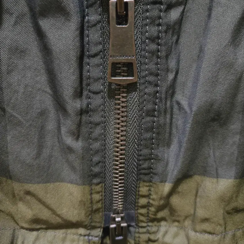 [SOLD OUT] 정품!버버리 여성 바람막이 55전.후