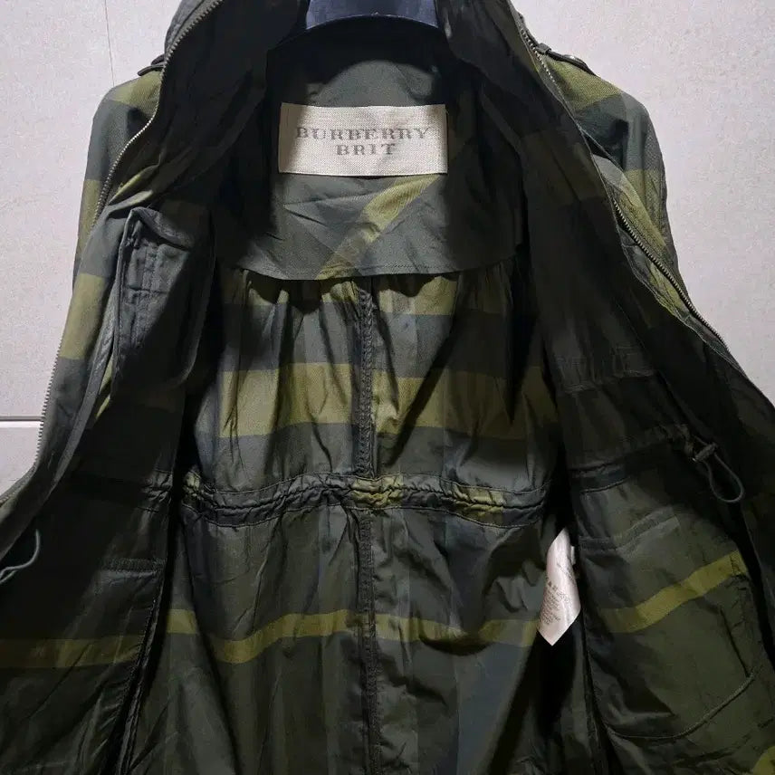 [SOLD OUT] 정품!버버리 여성 바람막이 55전.후