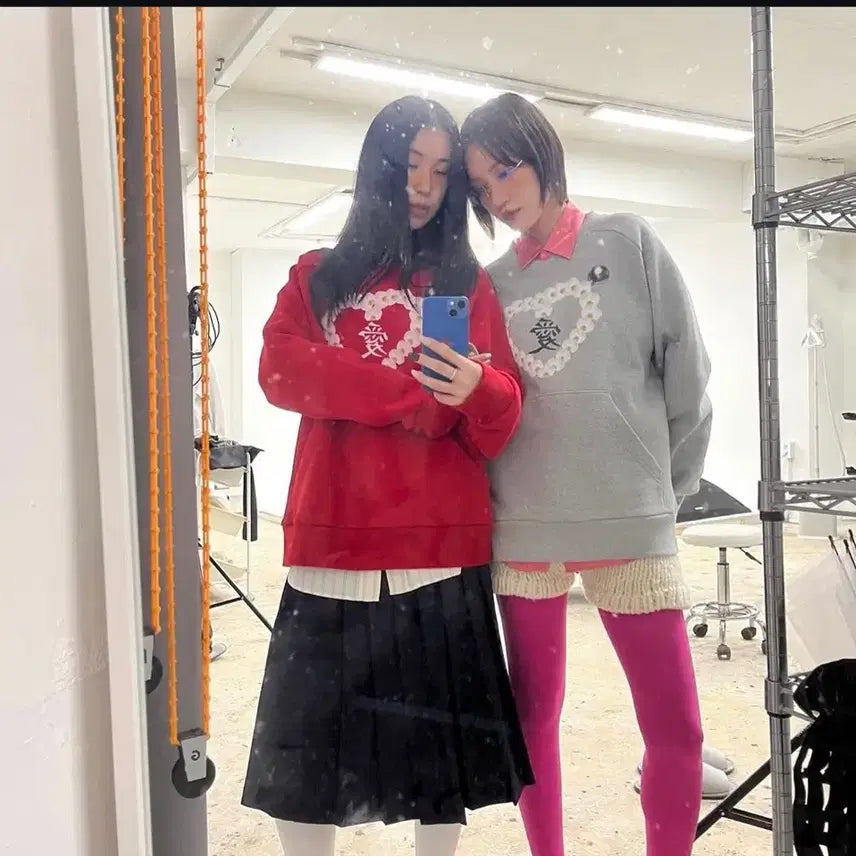 [BUNJANG] Momentel Love Piercing Sweatshirt / Momentel 모멘텔 러브피어싱 맨투맨