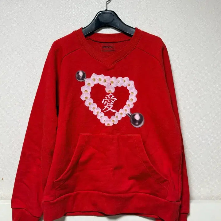 [BUNJANG] Momentel Love Piercing Sweatshirt / Momentel 모멘텔 러브피어싱 맨투맨