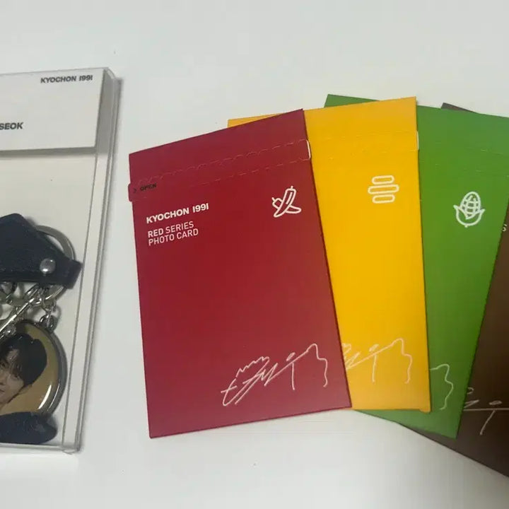 [BUNJANG] Byeon Woo Seok Kyochon Keyring &amp; Photocard Set / 변우석 교촌 키링 변우석 교촌 포토카드 포카