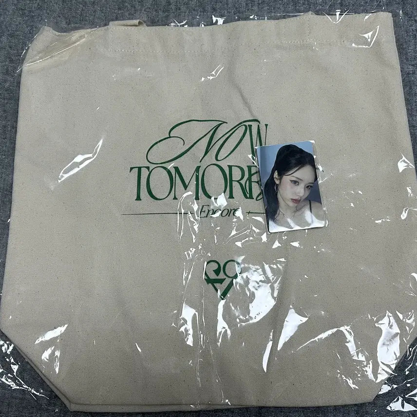 [BUNJANG] fromis_9 Jiwon Tote Bag Bundle Set / 프로미스나인 일본 앙콘 MD 토트백(지원) 미개봉 판매
