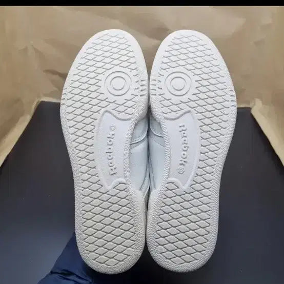 [BUNJANG] Reebok Club C Vintage Green Sneakers / 리복 클럽c 빈티지그린 280