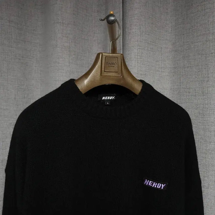 [BUNJANG] NERDY Back Logo Crew Neck Knit Sweater / L ) 널디 백로고 크루넥 니트