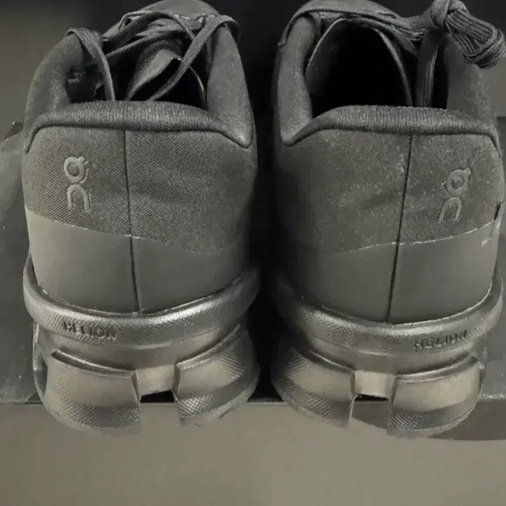 [BUNJANG] Pape x On Running Cloudmonster Black Sneakers / [275]파프x온러닝 클라우드몬스터 블랙(파프온)