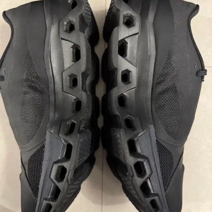 [BUNJANG] Pape x On Running Cloudmonster Black Sneakers / [275]파프x온러닝 클라우드몬스터 블랙(파프온)