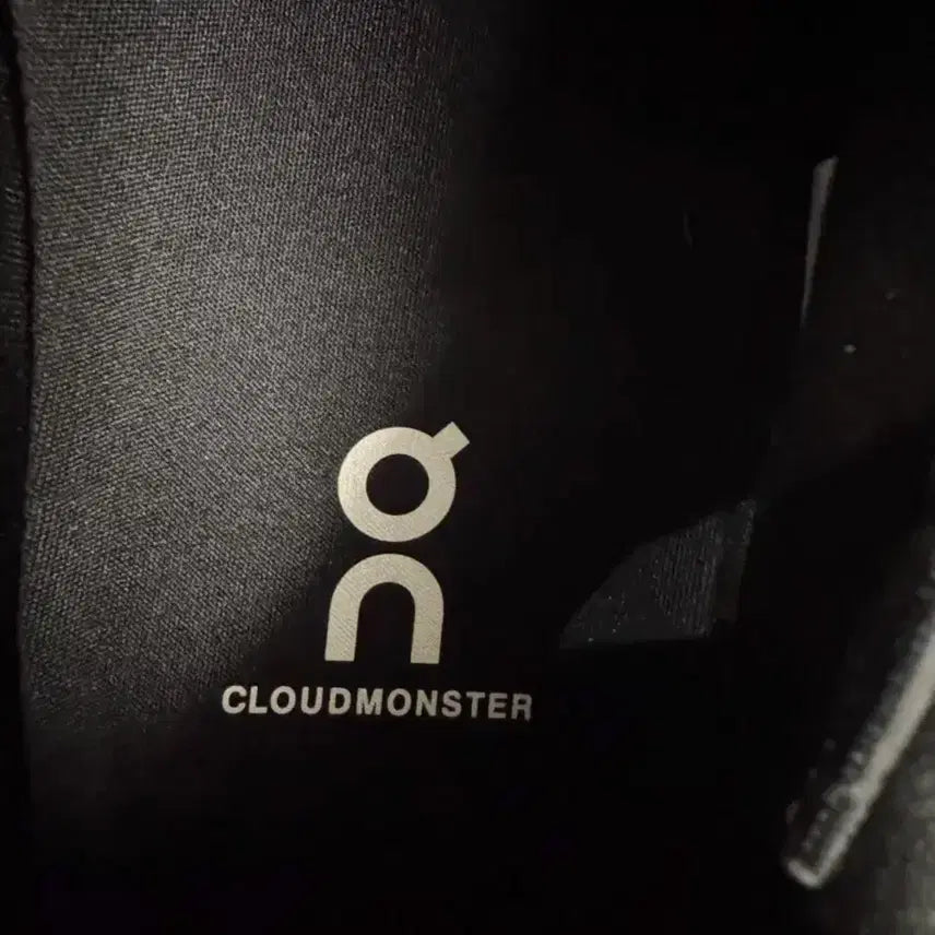 [BUNJANG] Pape x On Running Cloudmonster Black Sneakers / [275]파프x온러닝 클라우드몬스터 블랙(파프온)