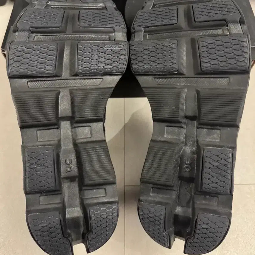 [BUNJANG] Pape x On Running Cloudmonster Black Sneakers / [275]파프x온러닝 클라우드몬스터 블랙(파프온)