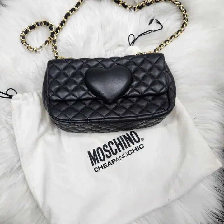 [BUNJANG] Moschino Heart Quilted Chain Bag - Black / 모스키노 하트 퀼팅 체인백 블랙