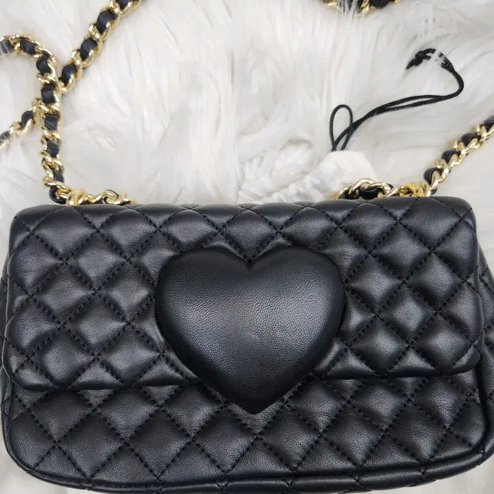 [BUNJANG] Moschino Heart Quilted Chain Bag - Black / 모스키노 하트 퀼팅 체인백 블랙