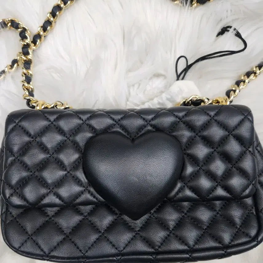[BUNJANG] Moschino Heart Quilted Chain Bag - Black / 모스키노 하트 퀼팅 체인백 블랙