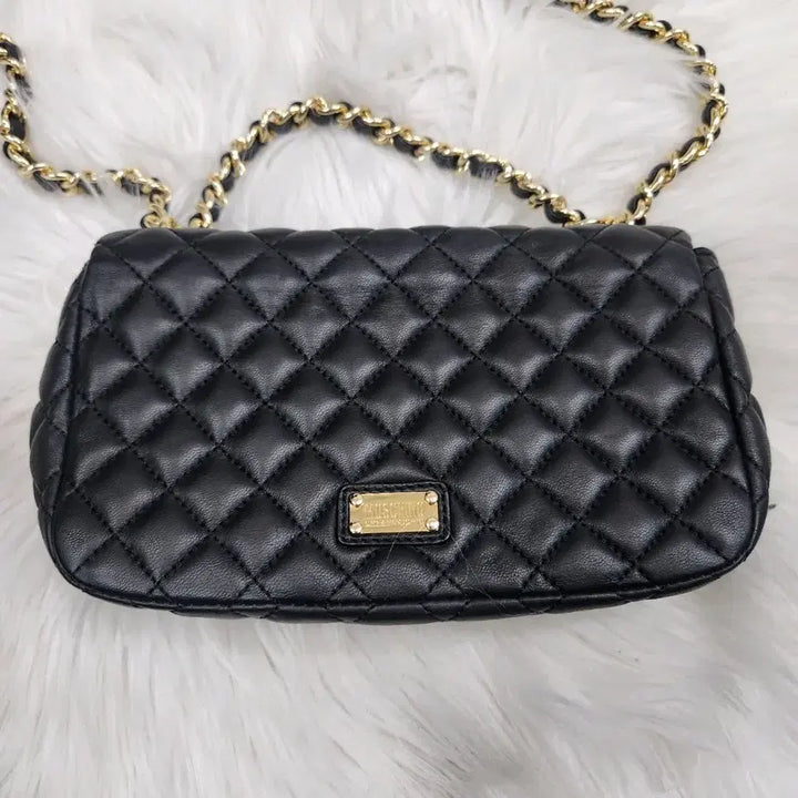 [BUNJANG] Moschino Heart Quilted Chain Bag - Black / 모스키노 하트 퀼팅 체인백 블랙