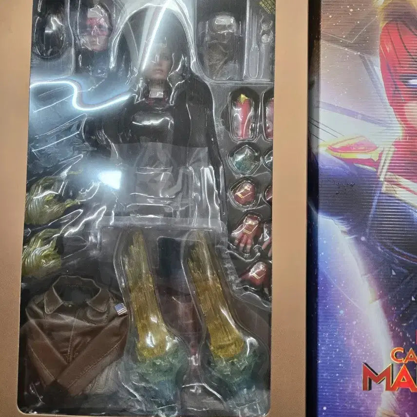 [BUNJANG] Hot Toys Captain Marvel 1/6 Deluxe Version Figure / 핫토이 캡틴마블 피규어 1/6 디럭스 버전