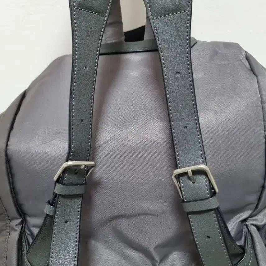 [BUNJANG] Vunque Hei Double Pocket Backpack (Large) - Gray / 분크 헤이 더블 포켓 백팩 라지 그레이
