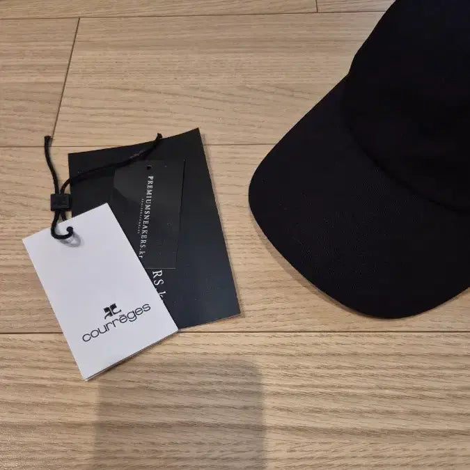 [BUNJANG] Courrèges Bucket Hat M Size / 쿠레쥬모자 M싸이즈입니다~몇번착용하지않은거라상태좋아요