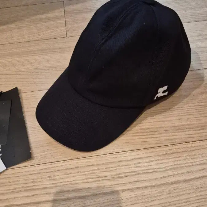 [BUNJANG] Courrèges Bucket Hat M Size / 쿠레쥬모자 M싸이즈입니다~몇번착용하지않은거라상태좋아요