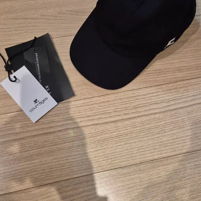 [BUNJANG] Courrèges Bucket Hat M Size / 쿠레쥬모자 M싸이즈입니다~몇번착용하지않은거라상태좋아요