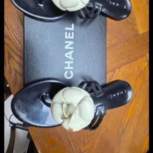 [BUNJANG] Chanel Camellia Flip-Flop Sandals Black Size 37 / 샤넬 까멜리아 쪼리 샌들 블랙 37(235센치)