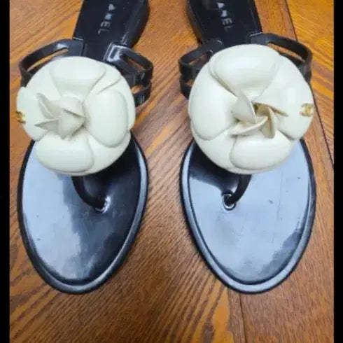 [BUNJANG] Chanel Camellia Flip-Flop Sandals Black Size 37 / 샤넬 까멜리아 쪼리 샌들 블랙 37(235센치)