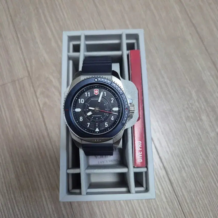[SOLD OUT] 빅토리녹스 시계(모델명 : 져니 1884 쿼츠, 안정환 착용 시계)