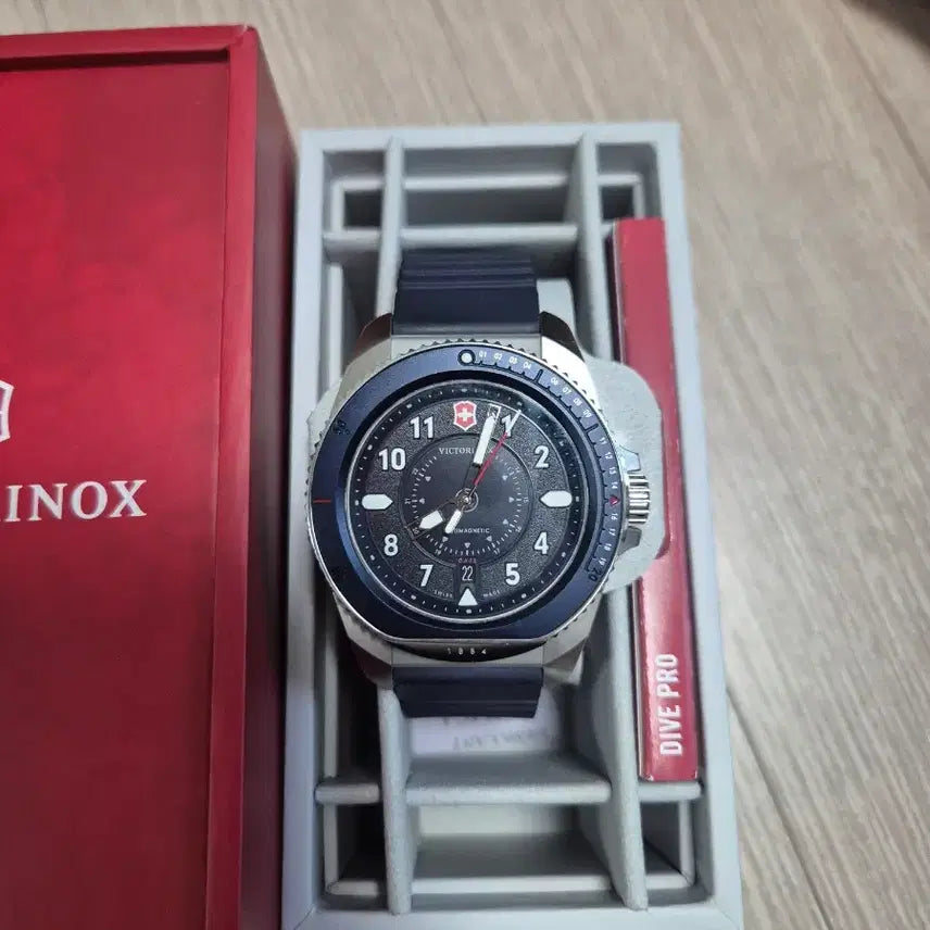 [SOLD OUT] 빅토리녹스 시계(모델명 : 져니 1884 쿼츠, 안정환 착용 시계)