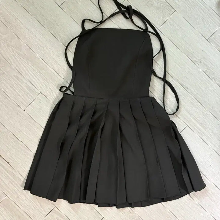 [BUNJANG] Low Classic Pleated Mini Dress Charcoal / 로우클래식 pleated mini dress 차콜 S사이즈