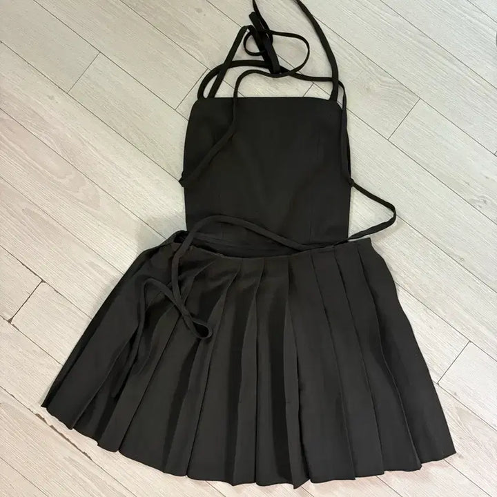[BUNJANG] Low Classic Pleated Mini Dress Charcoal / 로우클래식 pleated mini dress 차콜 S사이즈