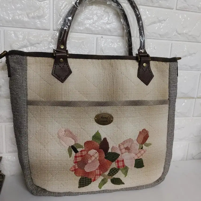 [BUNJANG] Handmade Quilted Tote Bag with Floral Embroidery / 퀼트 핸드메이드 봄봄 가방