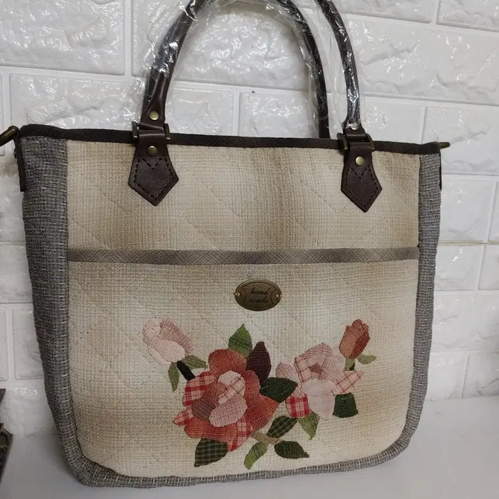 [BUNJANG] Handmade Quilted Tote Bag with Floral Embroidery / 퀼트 핸드메이드 봄봄 가방