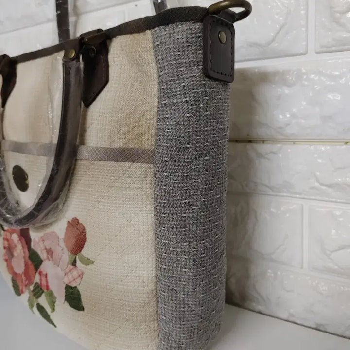[BUNJANG] Handmade Quilted Tote Bag with Floral Embroidery / 퀼트 핸드메이드 봄봄 가방