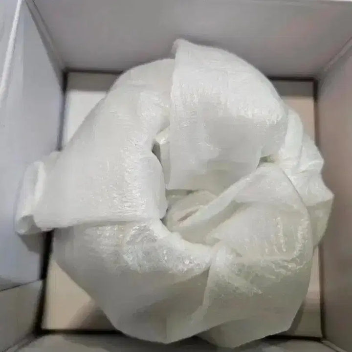 [BUNJANG] BTS White Porcelain Moon Jar Miniature / 새상품) 방탄소년단 백자 달항아리 미니어처 판매합니다