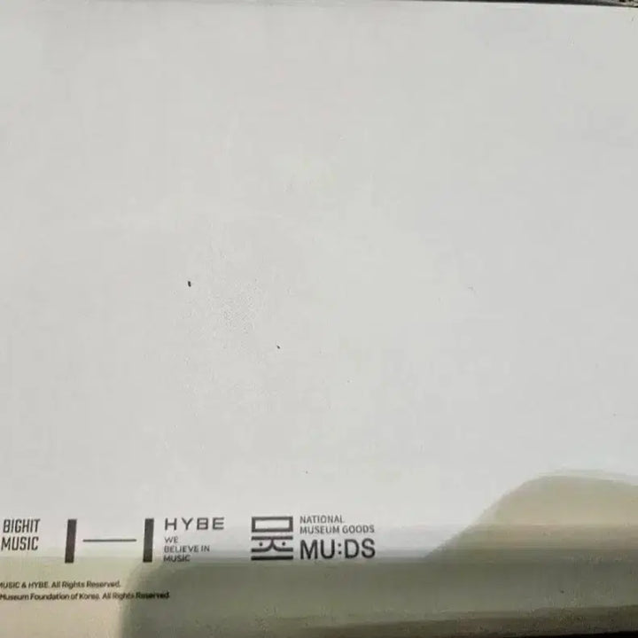 [BUNJANG] BTS White Porcelain Moon Jar Miniature / 새상품) 방탄소년단 백자 달항아리 미니어처 판매합니다