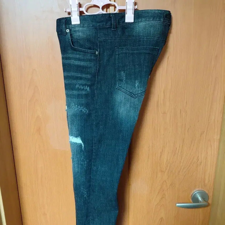 [BUNJANG] Black Damage Wash Jeans / 블랙 데미지 워싱 청바지