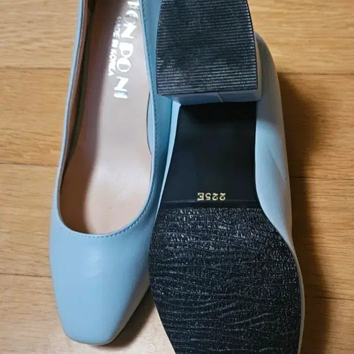[BUNJANG] Comfortable Sky Blue Heels / 발편한 구두