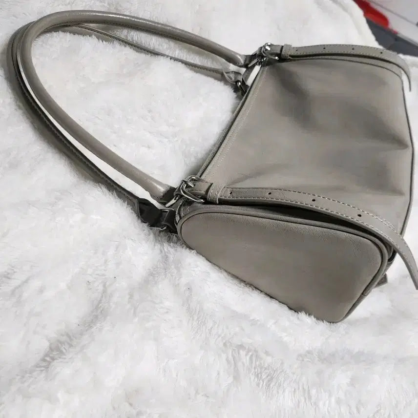 [BUNJANG] Matinkim Buckle Strap Shoulder Bag Beige / 마뗑킴 버클 스트랩 숄더백 베이지