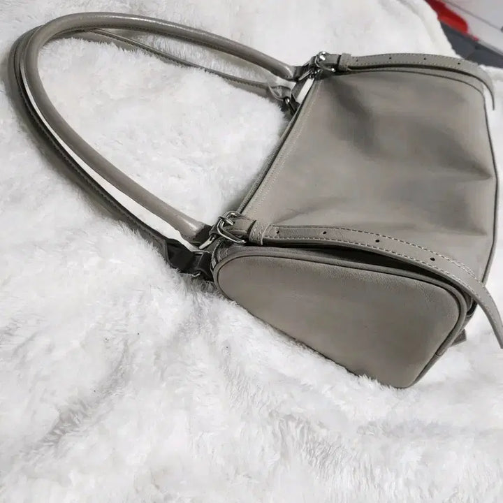 [BUNJANG] Matinkim Buckle Strap Shoulder Bag Beige / 마뗑킴 버클 스트랩 숄더백 베이지