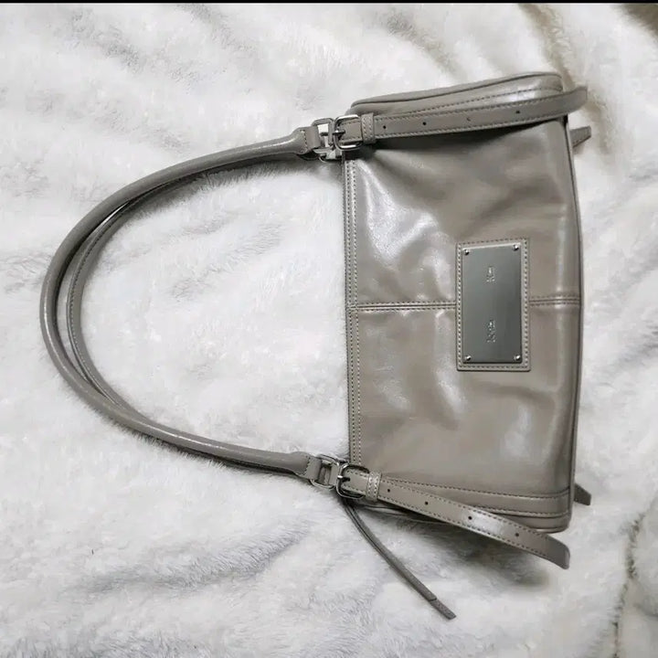 [BUNJANG] Matinkim Buckle Strap Shoulder Bag Beige / 마뗑킴 버클 스트랩 숄더백 베이지